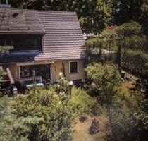 Charmante 5-Zimmer-Doppelhaushälfte mit Kamin, Garten & Garage – - Strausberg