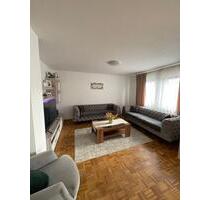 Helle 2 Zimmer Wohnung im 1. OG mit Balkon und Tiefgarage - Trossingen