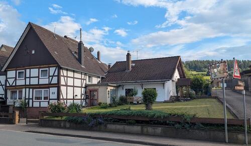 Foto - Einfamilienhaus mit Garten und 2 Garagen in Heinsen