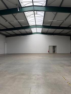 Foto - Halle Lagerhalle Produktionshalle Werkstatthalle Gewerbehalle