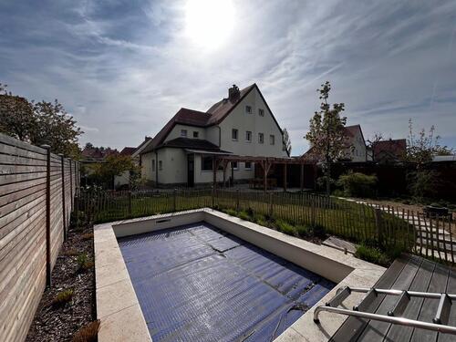 Foto - Doppelhaushälfte mit großem Garten, Pool & perfekter Anbindung