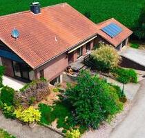 Landhaus mit der Möglichkeit zur Pferdehaltung, mehrere Garagen - Alpen
