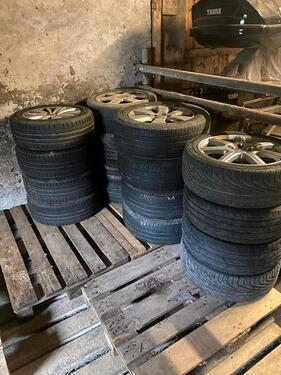 Foto - Reifen Einlagern Stellplätze für Reifen trocken unter Dach