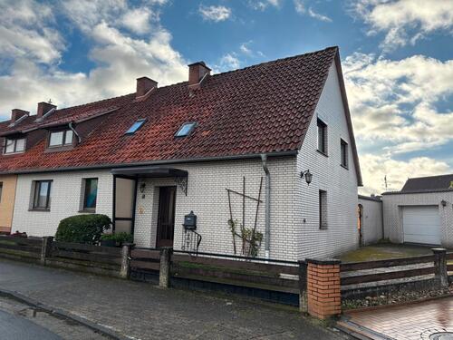 Foto - Doppelhaushälfte in Uetze - 280.000,00&nbsp;EUR Kaufpreis, ca.&nbsp; 140,00&nbsp;m&sup2;