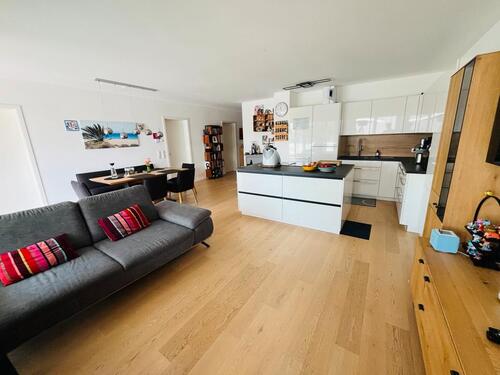 Foto - Familienwohnung mit hochwertiger Einbauküche und großem Balkon