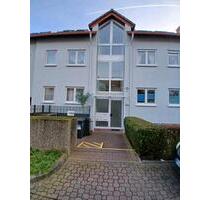 3 Zimmer DG- Wohnung mit Balkon, Garage & Klimaanlage. - Hanau Groß-Steinheim