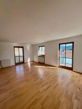 Foto - Helle 3 Zimmer-Wohnung mit zwei Balkonen - ab sofort Verfügbar