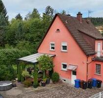 Großzügiges Ein- bis Zweifamilienhaus in Merzalben - Leimen