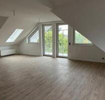 Traumhafte Dachgeschosswohnung mit Blick ins Grüne– 2,5 Zimmer - Stelle