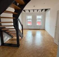 Helle 4-Zimmer Masionettenwohnung mit Balkon in zentraler Lage - Essen Huttrop