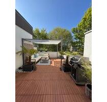Lichtdurchflutete Maisonette mit Dachterrasse in Köln-Weiden