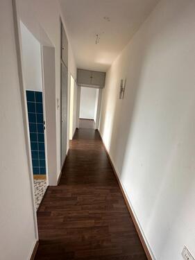 Foto - Helle 2 ZKB Wohnung mit Balkon und ggf Küche und Garage