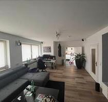 (NACHMIETER) Helle 2-Zimmer Wohnung im 1. OG mit Balkon - Krefeld Benrad