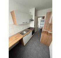 3- Raum Wohnung mit Einbauküche, Wannenbad und Balkon - Halle (Saale) Silberhöhe