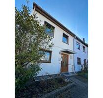 Co ** Nähe Finanzamt ** 8 Zimmer ca 160 qm ** Garage ** kl. Garten - Coburg