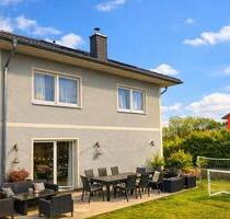 Familienfreundliche freistehende Stadtvilla in BerlinStaaken