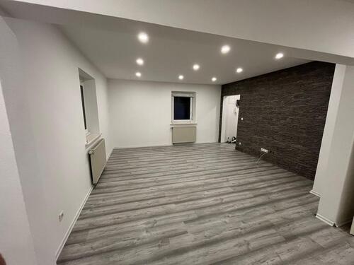 Foto - Großzügige 5 Zimmer Wohnung - 1.250,00 EUR Kaltmiete,