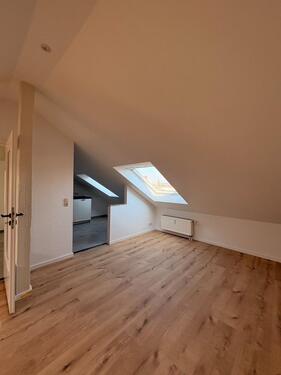 Foto - 3 Zimmer Dachgeschoßwohnung zur Miete in Dresden