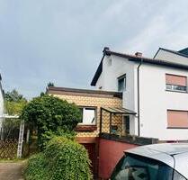 Charmantes Reihenendhaus mit 5 Zimmern in Karlsruhe-Hagsfeld