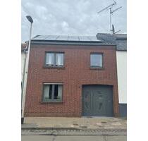 Haus Reihenhaus mit Garten - 1.200,00 EUR Kaltmiete, in Hückelhoven (PLZ: 41836)