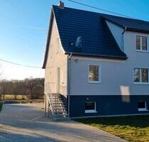 Doppelhaushälft | 115m² | kernsaniert | Wintergarten | Garage | - Plattenburg