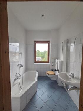 Foto - Großzügige 3-Zimmer mit Laminat, Küchenofen, Kachelofen und offener Küche in zentraler Lage!