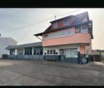 Foto - Haus mit Werkstatt oder Lagerhalle