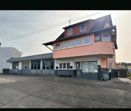 Foto - Haus mit Werkstatt oder Lagerhalle