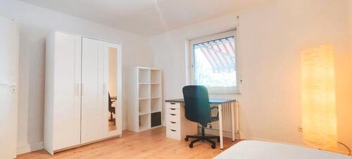 Foto - Modernes WG-Zimmer in stylischer 4er WG + Küche