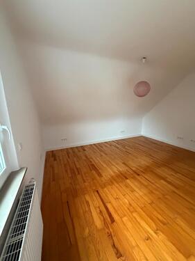 Foto - Helle, frisch renovierte 2ZKB Dachgeschosswohnung in ruhiger Lage