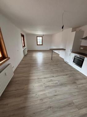 Foto - Moderne 3-Zimmer-Wohnung mit Ankleide, großem Bad und offenem Wohn-Essbereich im Ortsteil Kempfeld