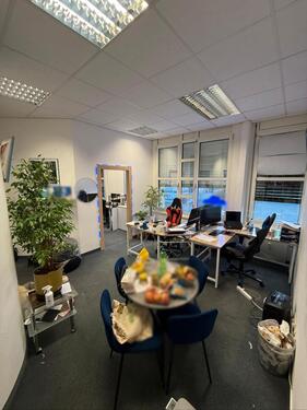 Foto - Frankfurt Büro mieten: 4 möblierte Einheiten mit Küche & Stellplätzen
