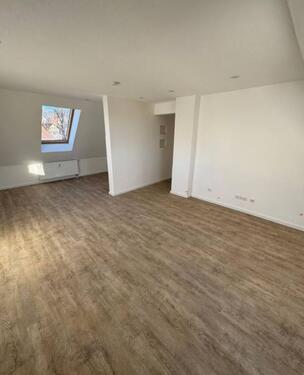 Foto - Moderne 2 Zimmer DG Wohnung frisch saniert an bester Lage