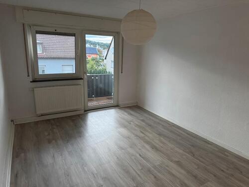 Foto - Attraktive 2-Zimmerwohnung, 2 Balkone, geräumige Wohnküche+Garage