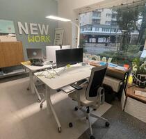 Co-Working Büro Eimsbüttel höhenverstellb. Tisch 34“ Widescreen - Hamburg Stellingen