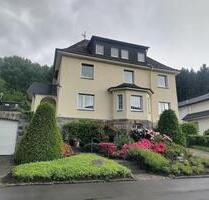 Wohnen auf zwei Etagen mit Balkon, Garage & Stellplätzen, 140 m² - Sundern (Sauerland)