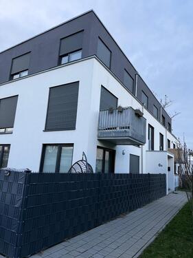 Foto - Hell & neuwertig: EG-Wohnung (2022) mit 100 m² Garten, Stellplatz