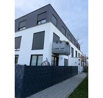 Hell & neuwertig: EG-Wohnung (2022) mit 100 m² Garten, Stellplatz - Rheinstetten