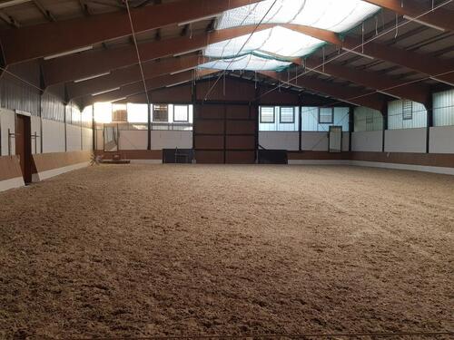 Foto - Stellplatz trocken in der Halle Wohnmobile Wohnwagen Boote