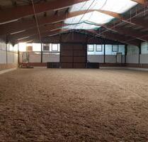 Stellplatz trocken in der Halle Wohnmobile Wohnwagen Boote - Bad Münstereifel