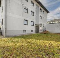 REMAX Dachau Helle 3 Zimmerwohnung mit Balkon und Kellerabteil. Bad und Böden wurden renoviert