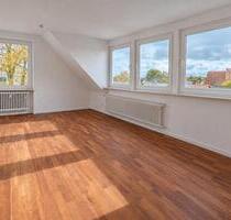 Helle 3-Zimmer-Dachgeschosswohnung mit Kirschholzparkett - Herzogenaurach