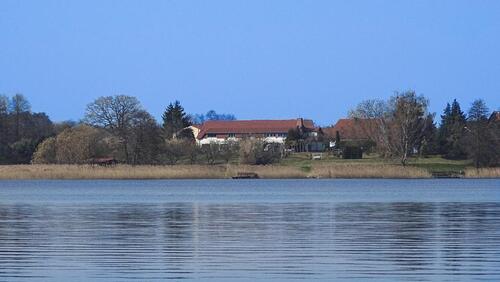 Foto - Helle 3 Zimmer Wohnung am See mit eigener Badestelle