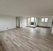 Hell, großzügig, einzugsbereit! 3,5-Zimmer-Wohnung mit Loggia, Stellplatz & Einbauküche (MH25L7) - Kitzingen