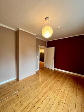 Foto - 3 Zimmer Altbauwohnung mit hohen Decken, Dielenboden, Einbauküche & Gartennutzung unteres Ostviertel
