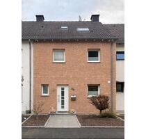 Saniertes Reihenhaus mit 5,5 Zimmern und großen Garten in Hennef - Hennef (Sieg)