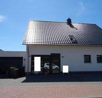 Neuwertiges EFH: Wintergarten, Gewerbeeinheit, Doppelgarage uvm. - Wolfenbüttel Ahlum