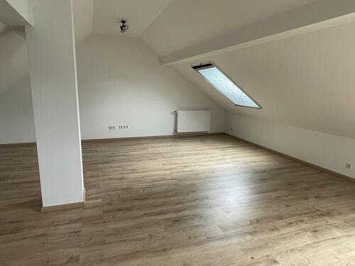 Foto - Große, helles WG - Dachgeschosszimmer zu vermieten