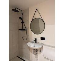 Kernsanierte 2-Zimmer-Dachgeschosswohnung mit EBK - Bremen Burglesum