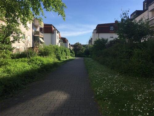 Foto - Pieschen: 2-Zimmer-Wohnung mit Laminat, Wannenbad und Terrasse